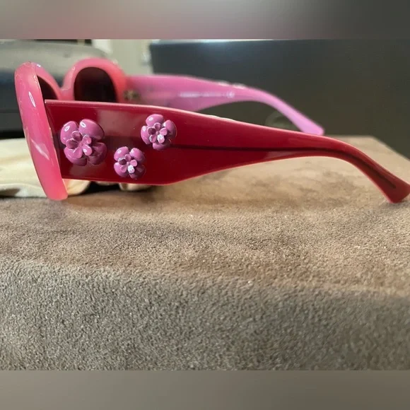 CHANEL Adorable Pink Floral Accent Sunglasses - Picture 5 of 11